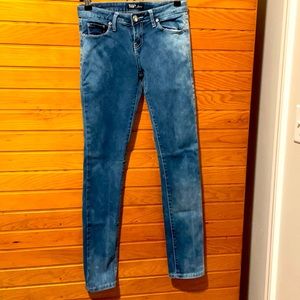 3/$10💙 VIP Sz 5/6 Skinny Jeans, Rhinestone button, washout/fade, stretch, soft!